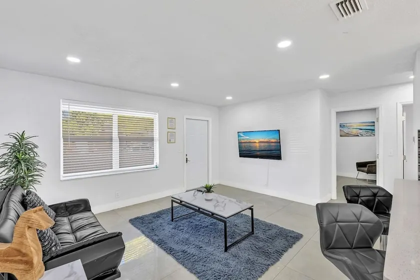2 Bdrm Modern House Mins From Beach & Casino HB1 - Image 1