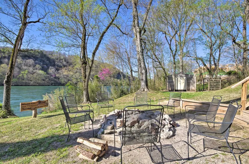 Expansive Cotter Cabin on White River w/ Deck! - Image 1