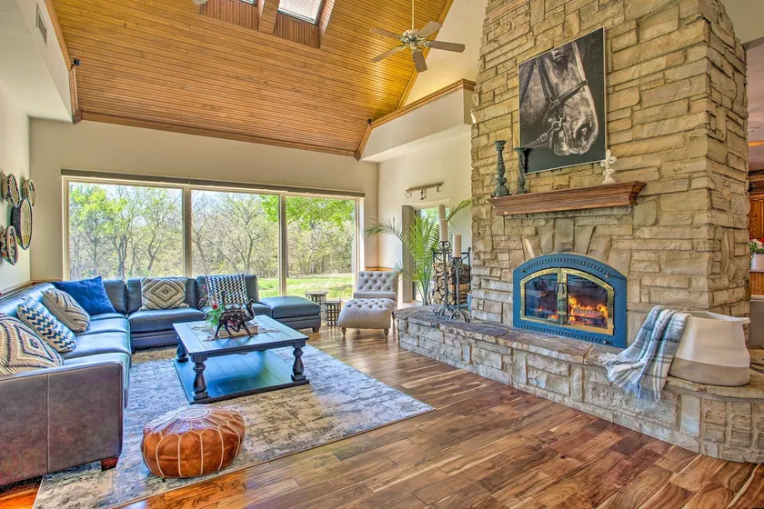 16-Acre Pilot Point Ranch: Private Pond - Image 1
