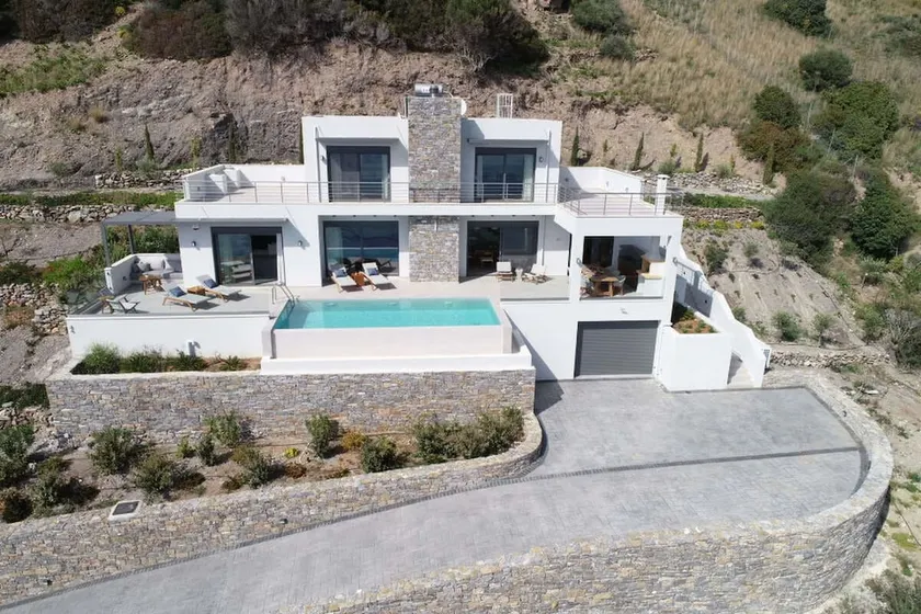 Rozites Luxury Beachfront Villa, By Hellocrete - Image 1