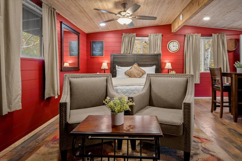 20 Creekside Retreat - Image 1