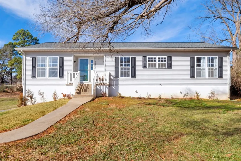 Carter Street | Walkable Crozet | Pet-Friendly - Image 1