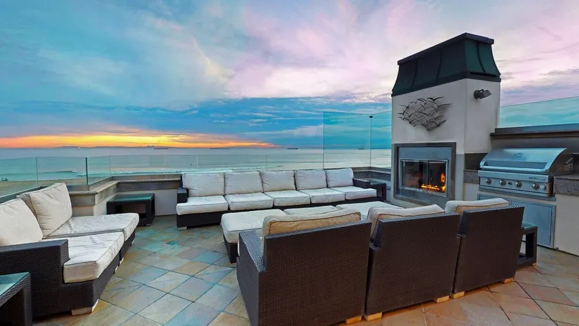 3 Bedroom 2 Bath Beachfront Home - Image 1