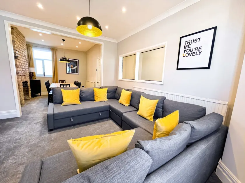 Large Edwardian House For Up To 16 Guests + Pool T - Image 1