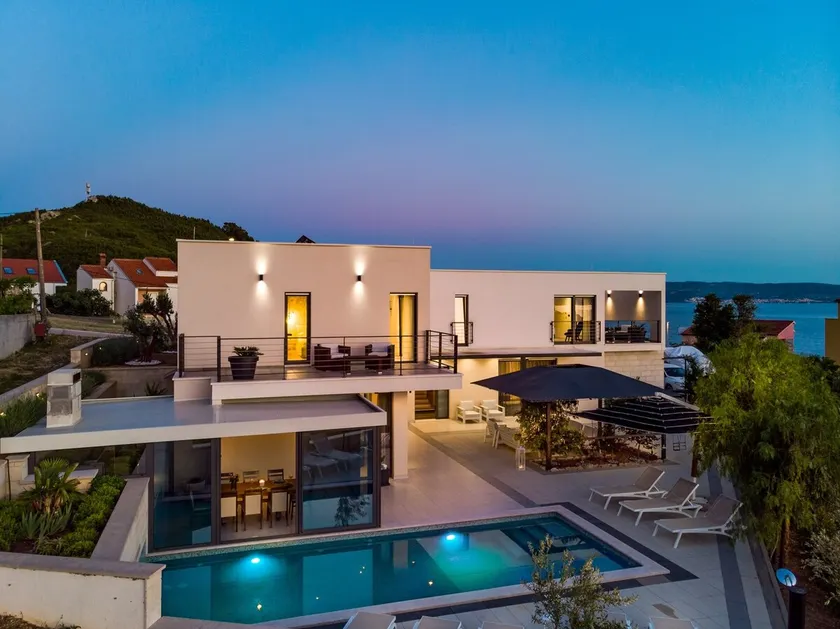 Luxury VILLA CECILIA with 4 en-suite bedrooms located 250m from the beach in Podstrana, max 8 people - Image 1