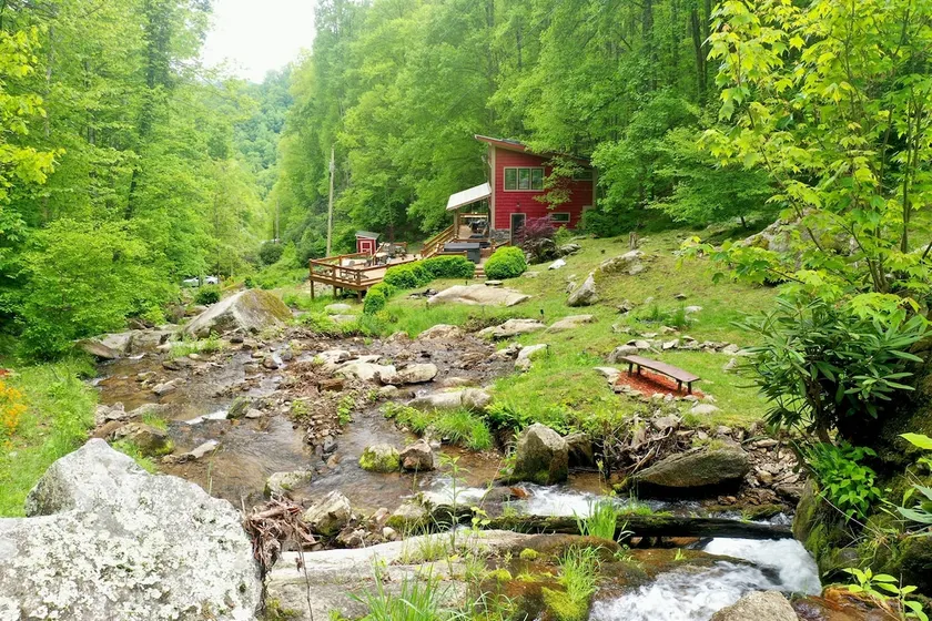 Private Waterfalls, Creek, Fire Pits, Hot Tub, Private Hiking & Level 2 Charging - Image 1