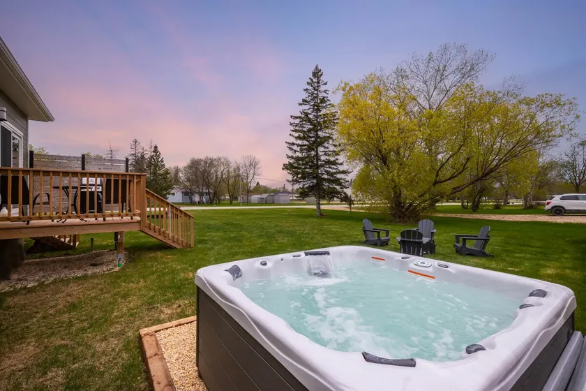 Tranquil Escape: Hot Tub Hideout - Image 1