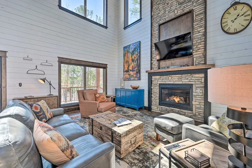 Luxury Cabin Getaway: 1 Mi To Broken Bow Lake! - Image 1