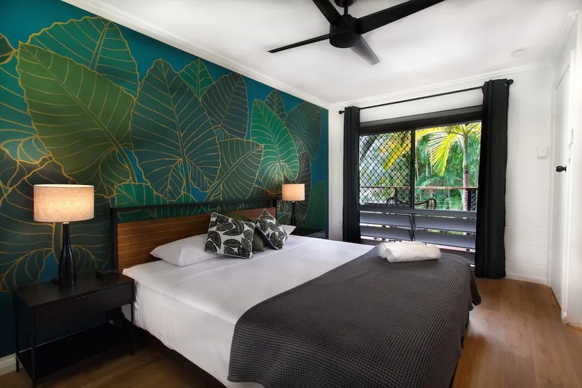Creative and calm within a stunning small complex - Image 1