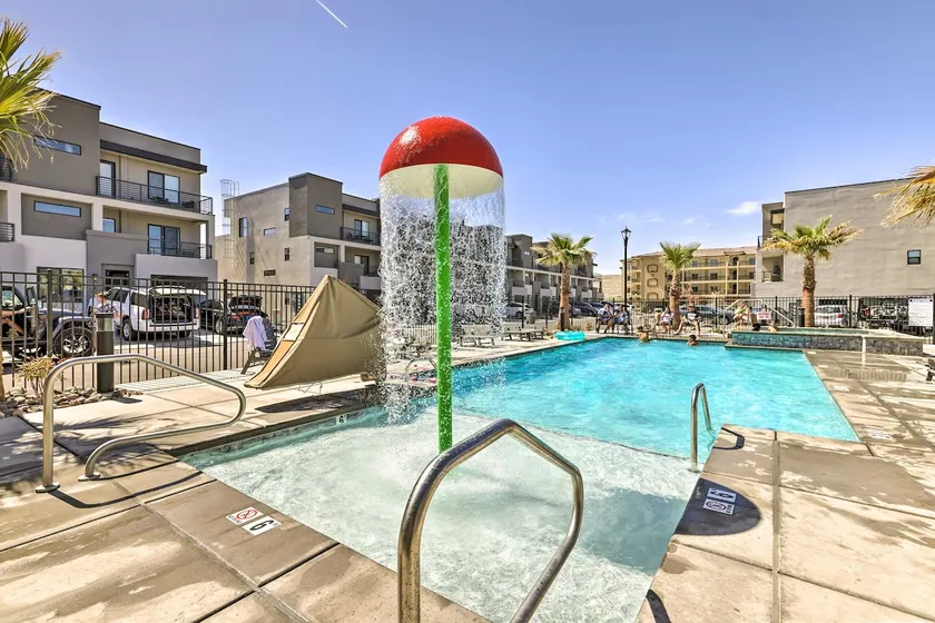 Spacious St. George Townhome w/ Grill & Views! - Image 1