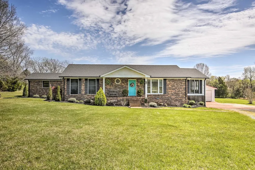Country Home w/ Fire Pit: 40 Mi to Nashville! - Image 1