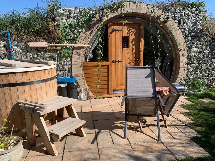 Luxury Pod-Sleeps 2-Hot Tub-Pets-Garden - Image 1