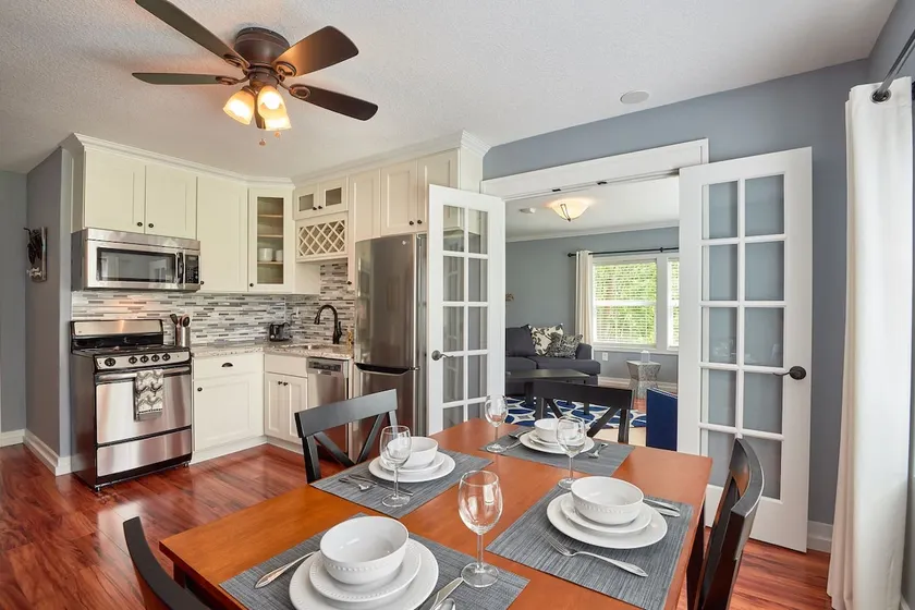 Luxurious & Spacious One Bedroom Downtown Flat - Image 1
