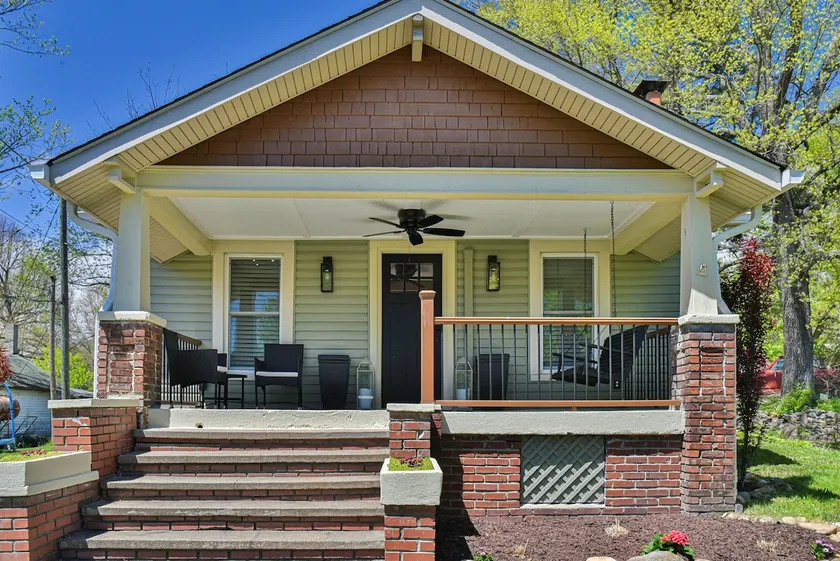 Les Petit Maison Walkable to Downtown Black Mtn - Image 1