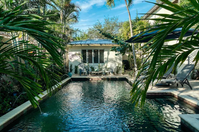 Charming Studio w Pool One Mile to Beach Pets Welcome - Image 1