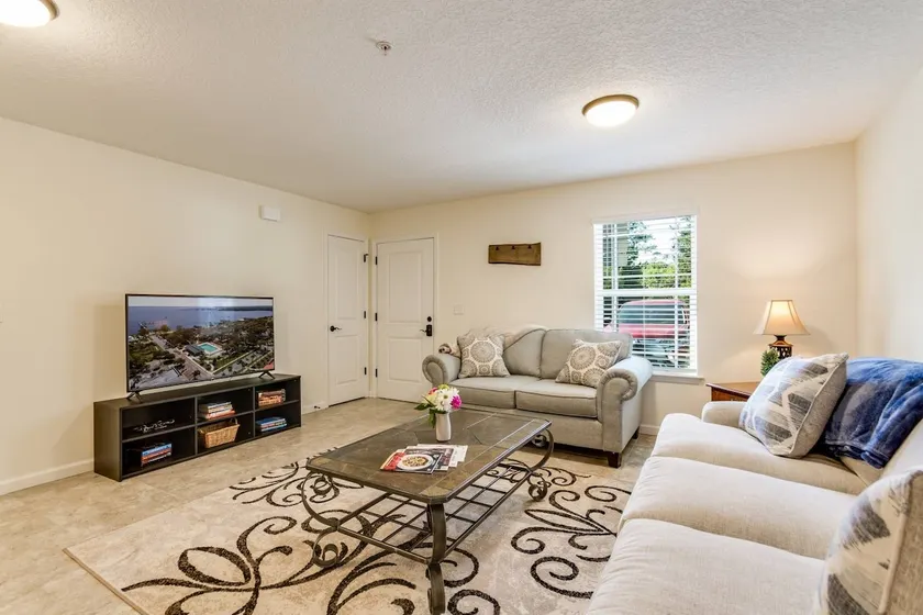 2nd-Floor 3BR Apt | Small Dogs OK | Walk to Spring Park Pool & St Johns River - Image 1