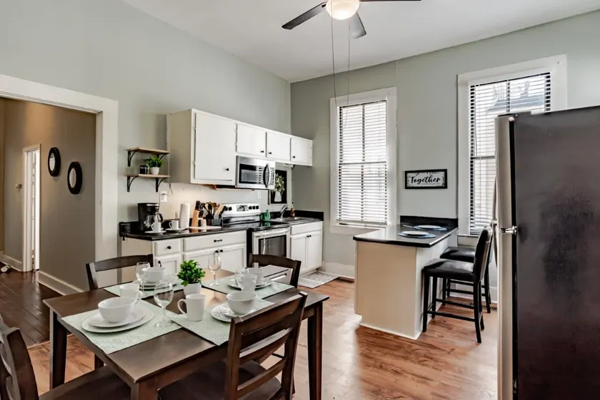 Mins from Downtown & Dining, Dauphin Darling 2 - Image 1