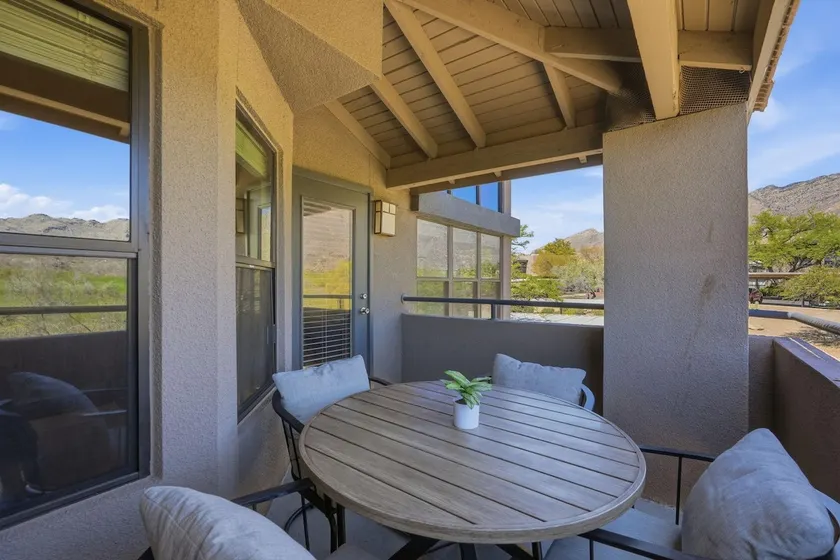 2nd Floor Corner Condo - Magnificent Mountain View with many windows to enjoy - Image 1