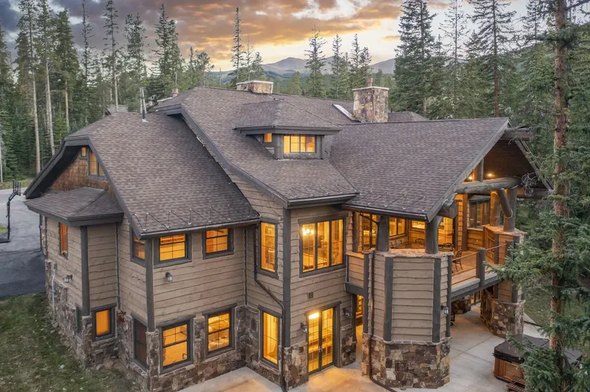Expansive elegance at base of Peak 8, 6 en-suites, 9 fireplaces, game tables, hot tub! - Image 1