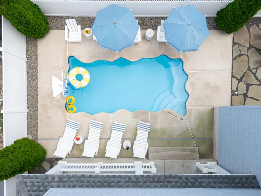6BR | Elevator, Heated Pool, Luxury Stay - Image 1