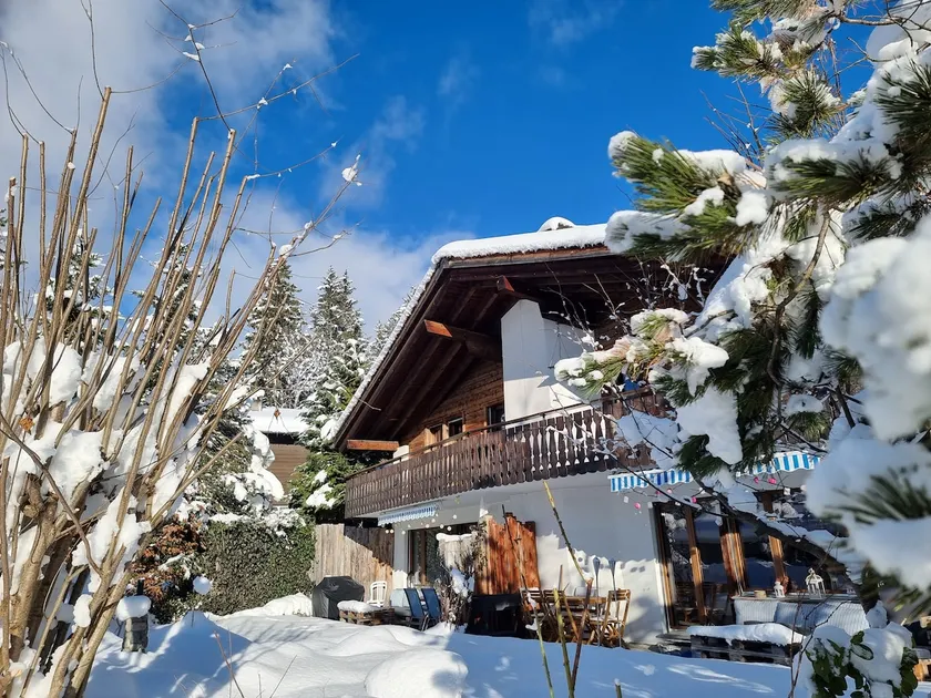 Half chalet with garden & balcony - 2' to Ski bus - Image 1