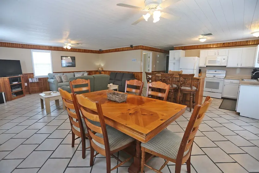Crusty Crab - Boat Access - Island Realty - Image 1