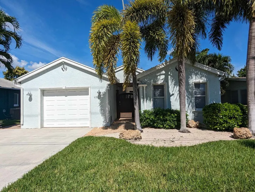 Private Hot Tub, 3 Bdrm 3 Bath 1 Mi. To Beach - Image 1
