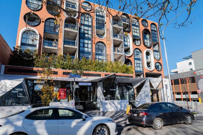 Luxury Apartment in Braddon Precinct - Image 1