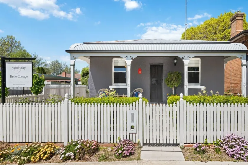 Schönes Cottage im März | Zentrales High-End Erbe - Image 1