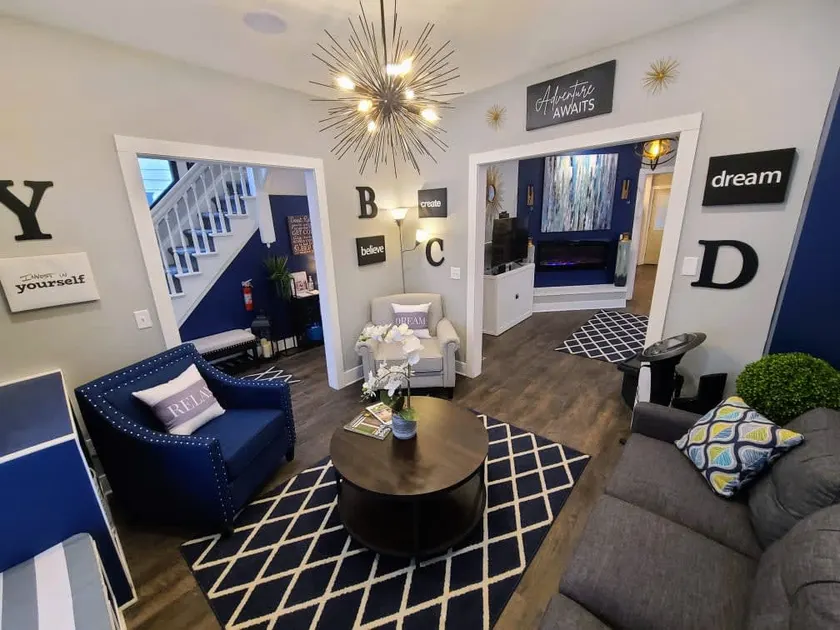 Luxury Listing - 92 Walkable Score Downtown Kzoo - Image 1
