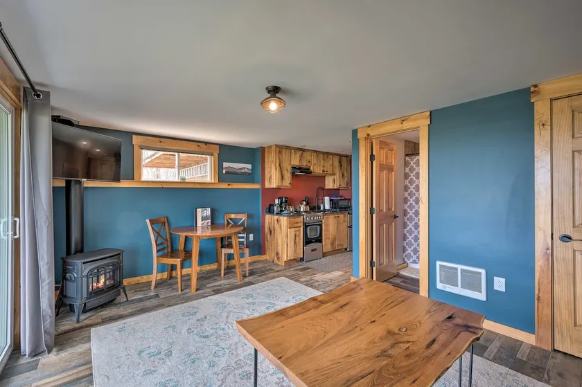 Slopeside Burke Mountain Condo w/ Fireplace! - Image 1