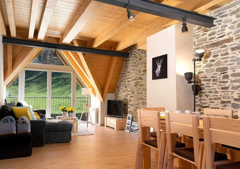 Wooden penthouse with forest views · Val d'Aran - Image 1