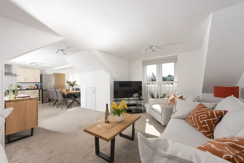 Bridge Apartment - Free Parking & WiFi - Near Perranporth Beach - Image 1