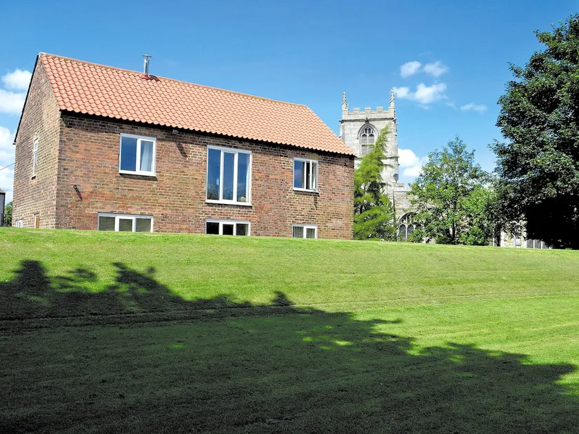 Riverbank Cottage - Image 1