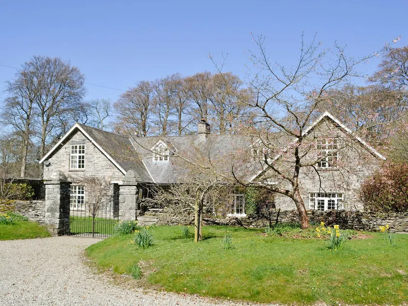 Crogen Coach House - OQR - Image 1