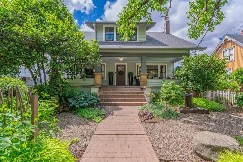 The Pearl of Newberg: A Luxury Craftman Home - Image 1