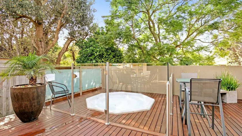 Broadwater by the Bay - Image 1
