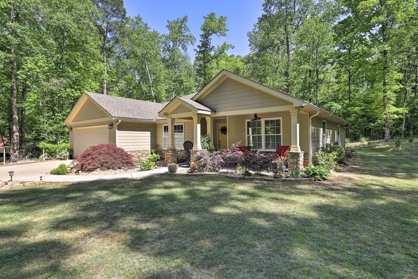 Family-Friendly Home w/ Lake Oconee Access + Patio - Image 1