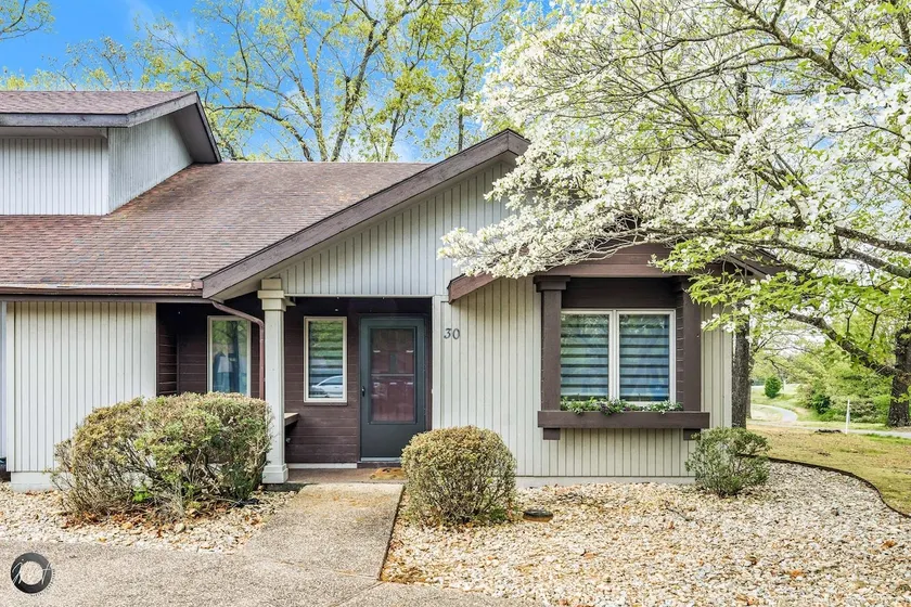 Modern 2BR Townhouse - Near Bike Trails & Golf - Image 1