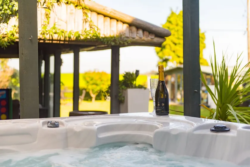 Channel View - fabulous hot tub, wonderful views - Image 1
