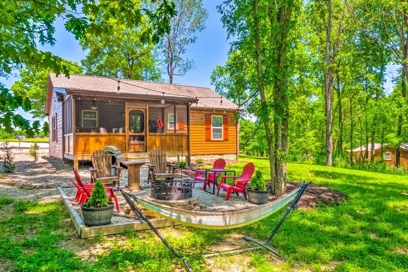 50-Acre Farm w/ Fishing Pond! Cabin in Brownsville - Image 1