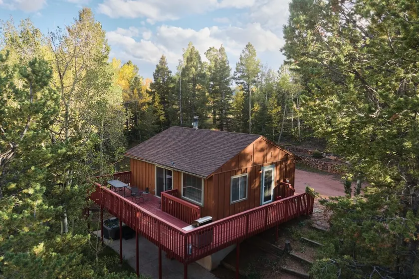 Private Mountain Cabin w/ Hot Tub + Forest Views - Image 1