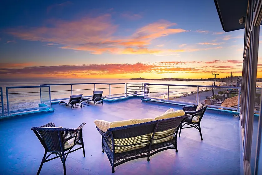 Luxury Beachfront Penthouse Walk to the Beach Restaurants Entertainment - Image 1