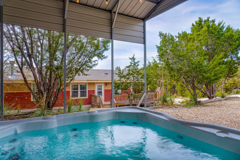Hill Country Gem: Sunset Deck, Hot Tub & Fire Pit - Image 1