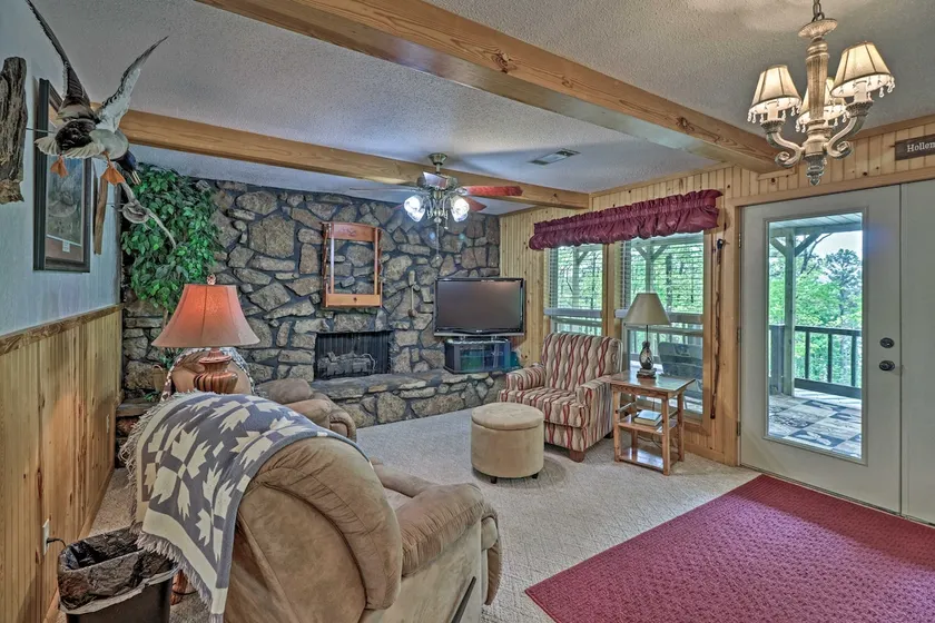 Secluded Edgemont Getaway w/ Huge Outdoor Deck! - Image 1