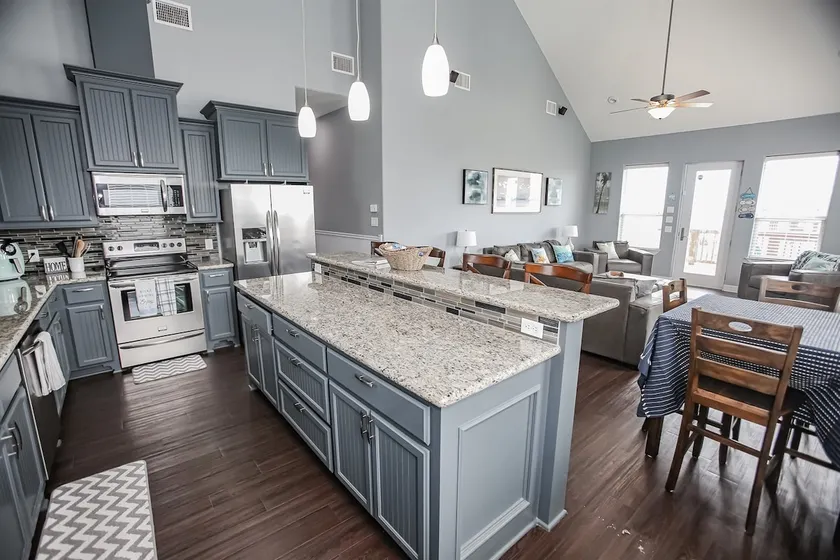 Quick 2 Min Walk to Beach-4Bed/4Bath Home with Ocean/Beach Views - Image 1
