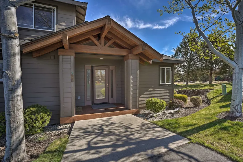 Redmond Resort Townhome w/ Private Hot Tub - Image 1