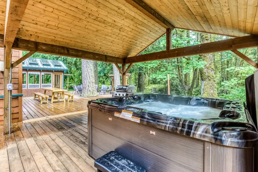 Dog-friendly creekside home with entertainment barn private hot tub & firepit - Image 1