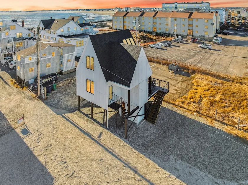 “The Anchor” | Sunset Views | Private Deck - Image 1