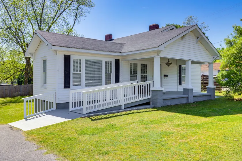 Main Street Home: 1 Mi to Callaway Gardens - Image 1